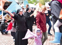 Po dziękczynnej modlitwie był czas na gry i zabawy.