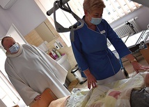 ▲	Hospicyjna kadra towarzyszy chorym i ich rodzinom.