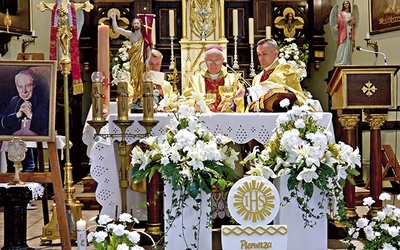 ▲	Eucharystii przewodniczył ordynariusz łowicki.