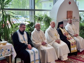 ▲	W skierniewickiej parafii z wiernymi i kapłanami modlili się księża prawosławni.