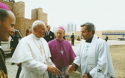 ▲	Powitanie papieża Polaka 9 czerwca 1987 roku na Czubach.