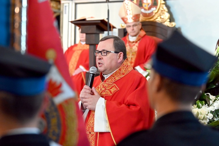 Mszę św. koncelebrował z biskupem ks. Marek Babuśka, diecezjalny kapelan straży pożarnej.