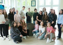 Młodzi z V LO w Lublinie zaangażowani w tworzenie projektu.