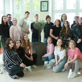 Młodzi z V LO w Lublinie zaangażowani w tworzenie projektu.