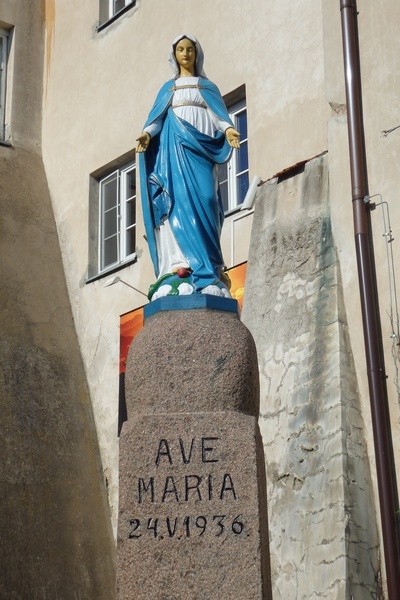 Czerwińsk n. Wisłą. Figura Matki Bożej przy ul. Klasztornej
