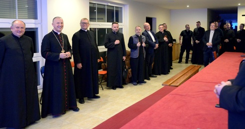 Na spotkanie przyjechali księża, którzy poprowadzą pątników w pięciu kolumnach:  dwóch radomskich, skarżyskiej, opoczyńskiej i starachowickiej.