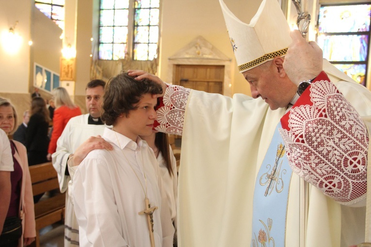 Nowy Sącz. Bierzmowanie w parafii św. Heleny 2022