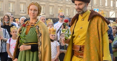Król Stefan Batory z żoną Anną Jagiellonką znów zawitają w stolicy.