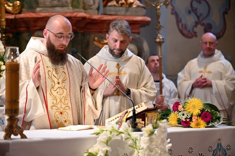 Świdnice. Prymicje o. Tadeusza Iwaszczyszyna