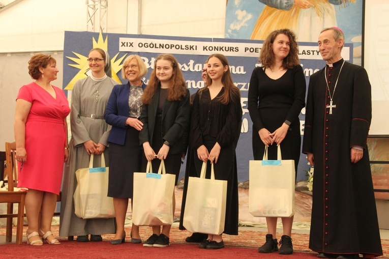 Zabawa. Wręczenie nagród w konkursie o bł. Karolinie