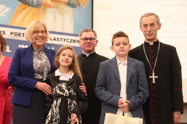 Zabawa. Wręczenie nagród w konkursie o bł. Karolinie