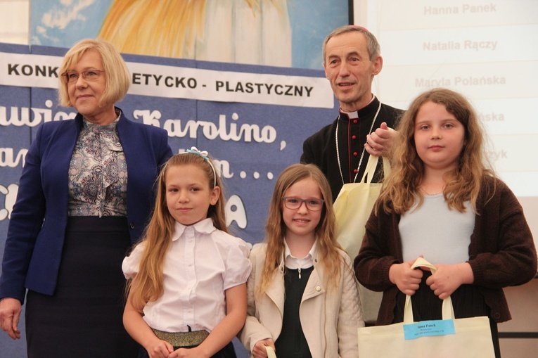 Zabawa. Wręczenie nagród w konkursie o bł. Karolinie