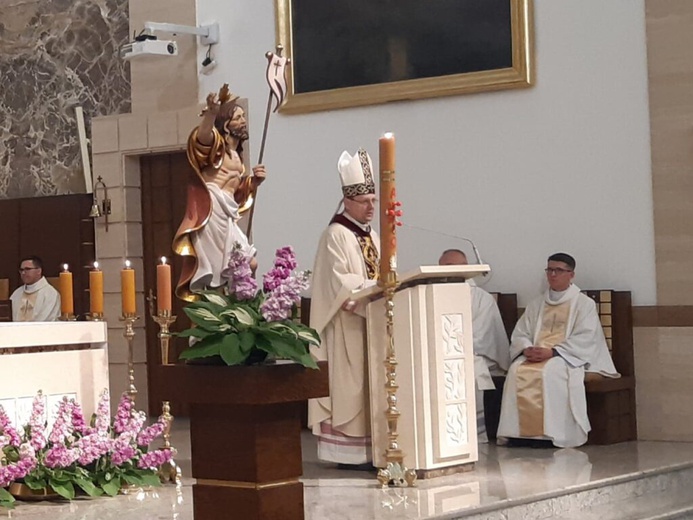 - Dla młodych Kościół jest trudny, wyklucza. Mówią o nim językiem, jakim go opisują media - podkreślał bp Jacek Grzybowski.