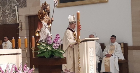 - Dla młodych Kościół jest trudny, wyklucza. Mówią o nim językiem, jakim go opisują media - podkreślał bp Jacek Grzybowski.