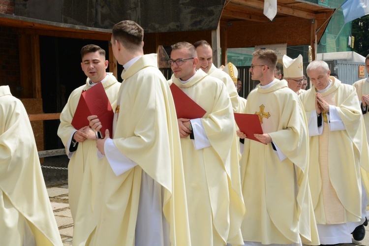 Święcenia kapłańskie w roku Złotego Jubileuszu Diecezji Opolskiej