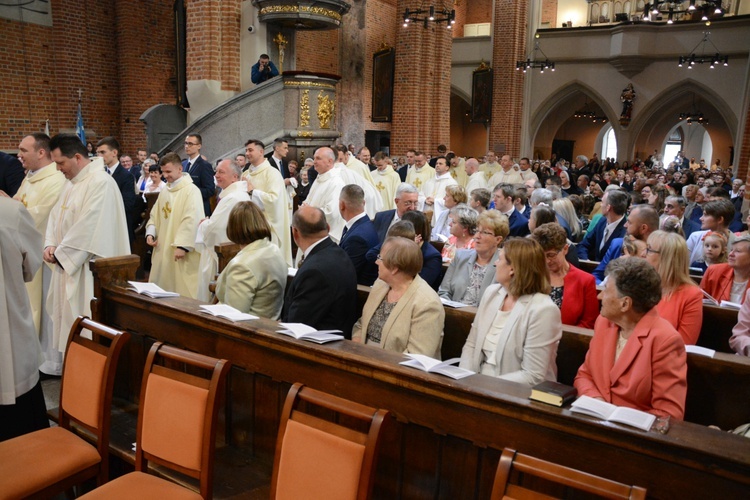 Święcenia kapłańskie w roku Złotego Jubileuszu Diecezji Opolskiej