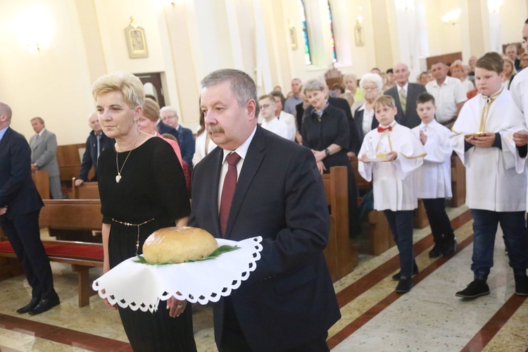 Poświęcenie sztandaru dla szkoły w Woli Wielkiej