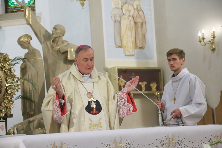 Poświęcenie sztandaru dla szkoły w Woli Wielkiej