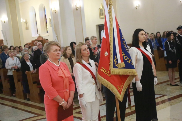 Poświęcenie sztandaru dla szkoły w Woli Wielkiej