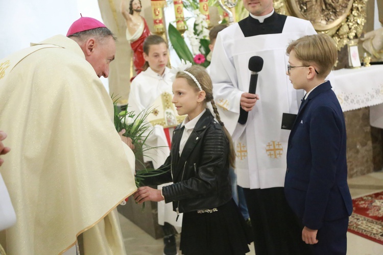 Poświęcenie sztandaru dla szkoły w Woli Wielkiej