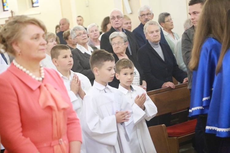 Poświęcenie sztandaru dla szkoły w Woli Wielkiej