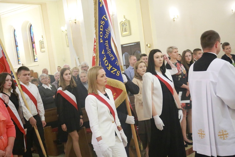 Poświęcenie sztandaru dla szkoły w Woli Wielkiej