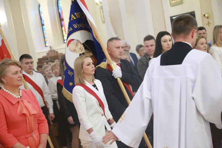 Poświęcenie sztandaru dla szkoły w Woli Wielkiej