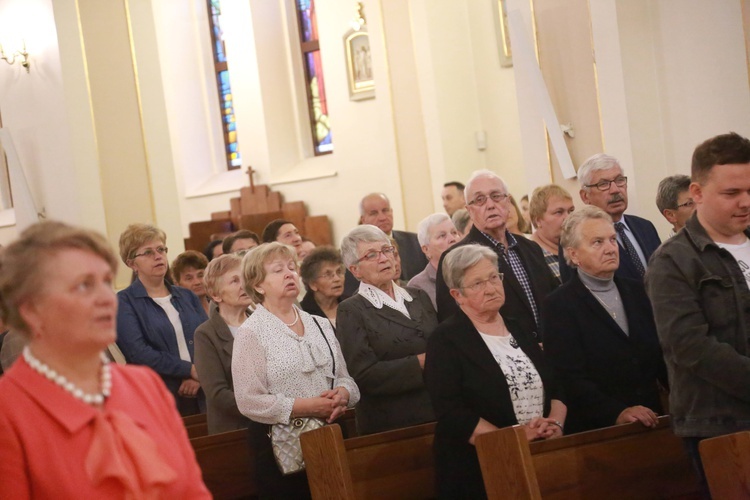 Poświęcenie sztandaru dla szkoły w Woli Wielkiej