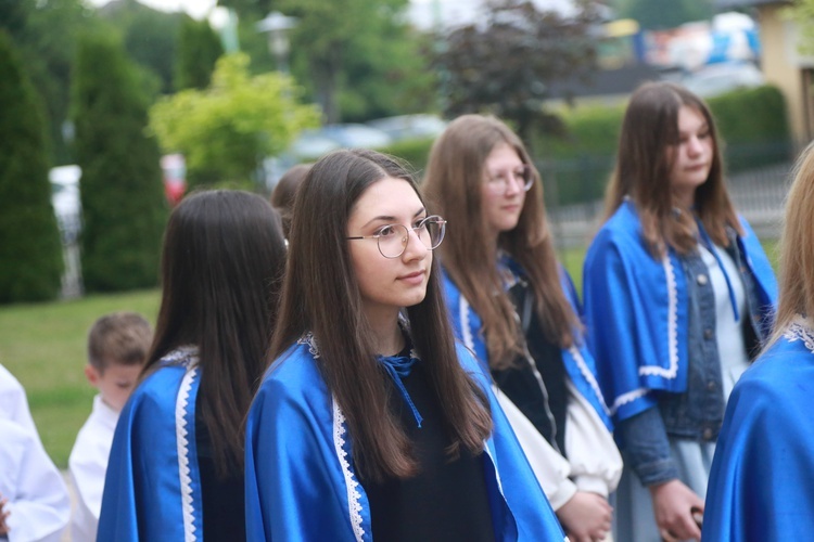 Poświęcenie sztandaru dla szkoły w Woli Wielkiej