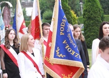 Poświęcenie sztandaru dla szkoły w Woli Wielkiej