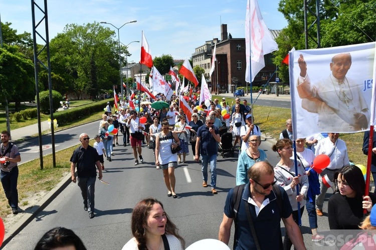 Gorzów Wlkp. III Marsz dla Życia i Rodziny w 25. rocznicę wizyty Jana Pawła II