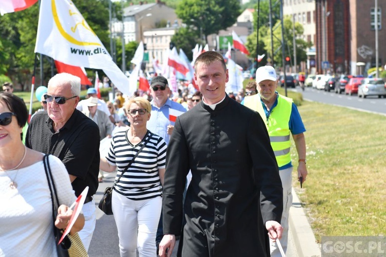 Gorzów Wlkp. III Marsz dla Życia i Rodziny w 25. rocznicę wizyty Jana Pawła II