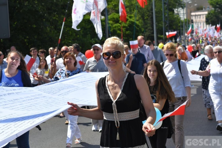 Gorzów Wlkp. III Marsz dla Życia i Rodziny w 25. rocznicę wizyty Jana Pawła II