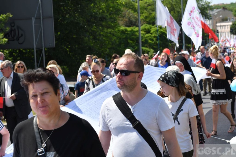 Gorzów Wlkp. III Marsz dla Życia i Rodziny w 25. rocznicę wizyty Jana Pawła II