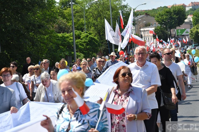 Gorzów Wlkp. III Marsz dla Życia i Rodziny w 25. rocznicę wizyty Jana Pawła II