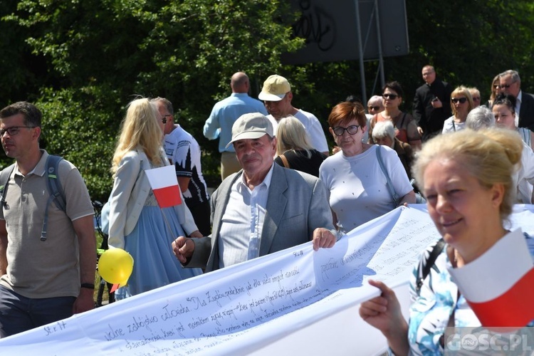 Gorzów Wlkp. III Marsz dla Życia i Rodziny w 25. rocznicę wizyty Jana Pawła II