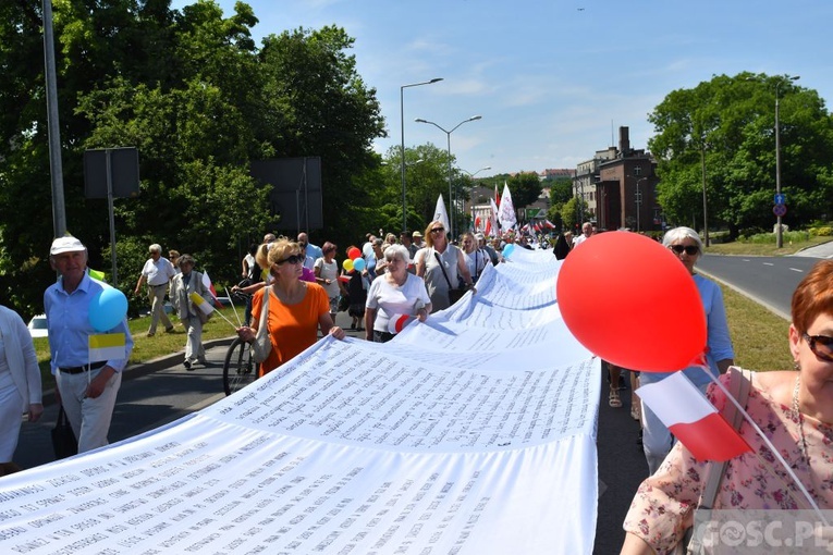 Gorzów Wlkp. III Marsz dla Życia i Rodziny w 25. rocznicę wizyty Jana Pawła II