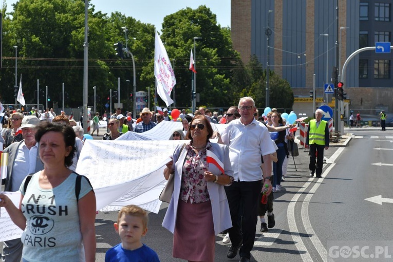 Gorzów Wlkp. III Marsz dla Życia i Rodziny w 25. rocznicę wizyty Jana Pawła II