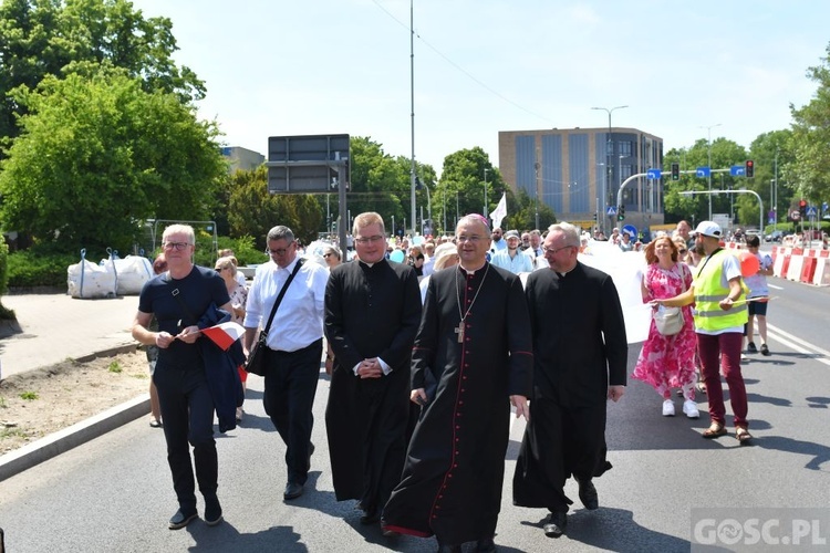 Gorzów Wlkp. III Marsz dla Życia i Rodziny w 25. rocznicę wizyty Jana Pawła II