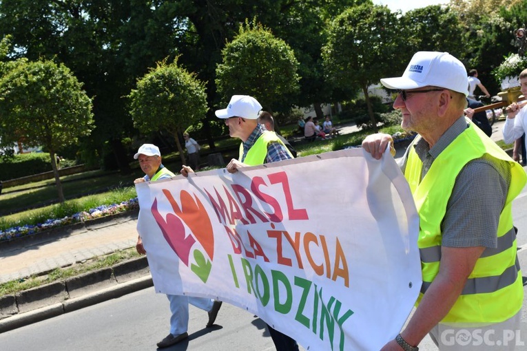 Gorzów Wlkp. III Marsz dla Życia i Rodziny w 25. rocznicę wizyty Jana Pawła II