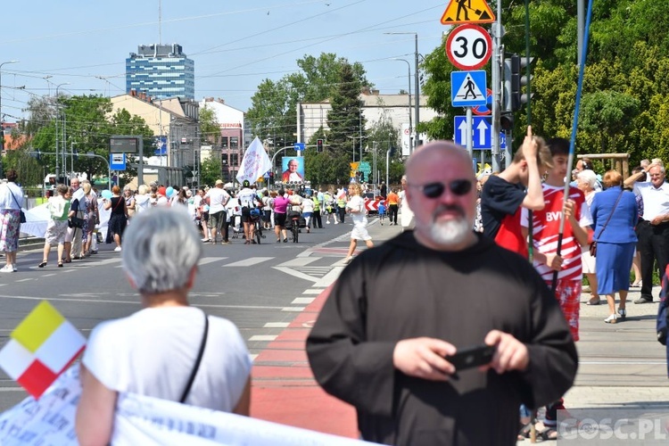 Gorzów Wlkp. III Marsz dla Życia i Rodziny w 25. rocznicę wizyty Jana Pawła II