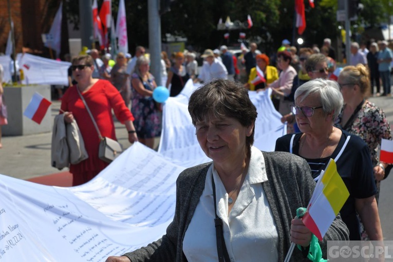 Gorzów Wlkp. III Marsz dla Życia i Rodziny w 25. rocznicę wizyty Jana Pawła II