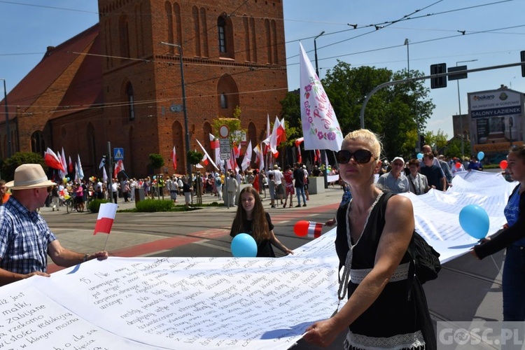 Gorzów Wlkp. III Marsz dla Życia i Rodziny w 25. rocznicę wizyty Jana Pawła II