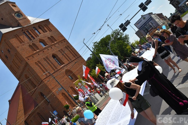 Gorzów Wlkp. III Marsz dla Życia i Rodziny w 25. rocznicę wizyty Jana Pawła II