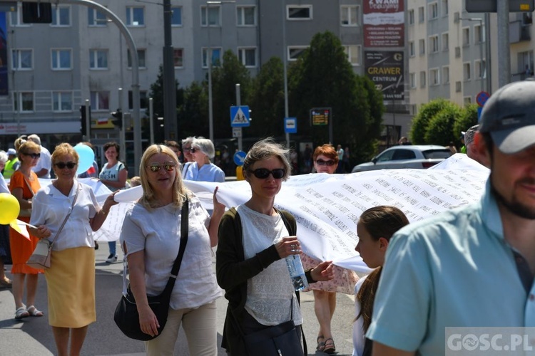 Gorzów Wlkp. III Marsz dla Życia i Rodziny w 25. rocznicę wizyty Jana Pawła II