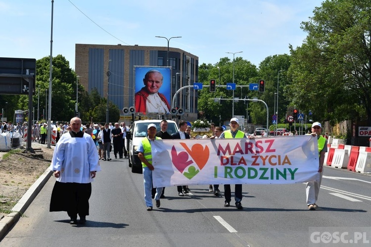 Gorzów Wlkp. III Marsz dla Życia i Rodziny w 25. rocznicę wizyty Jana Pawła II