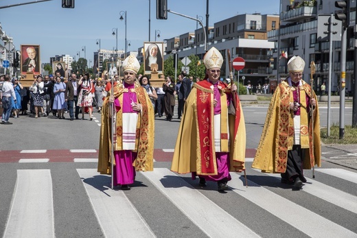 Święci na ulicach Warszawy