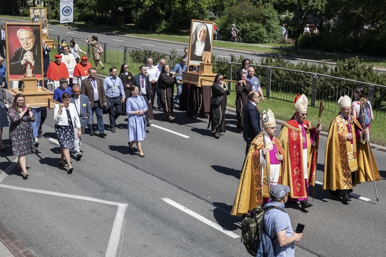 Święci na ulicach Warszawy