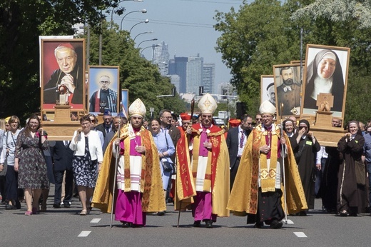 Święci na ulicach Warszawy