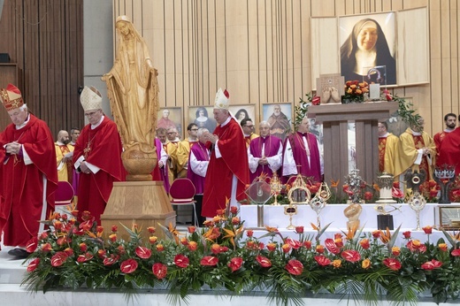 Relikwie bł. Stefana Wyszyńskiego w co czwartej parafii